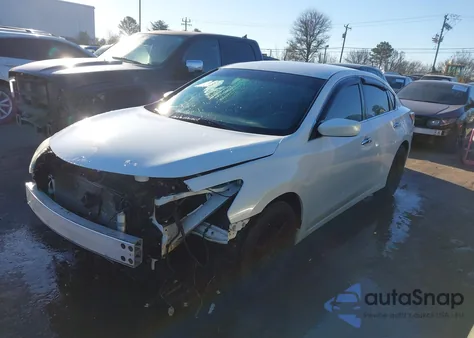 2015 Nissan Altima из США, поврежденный, VIN 1N4AL3AP2FN318728